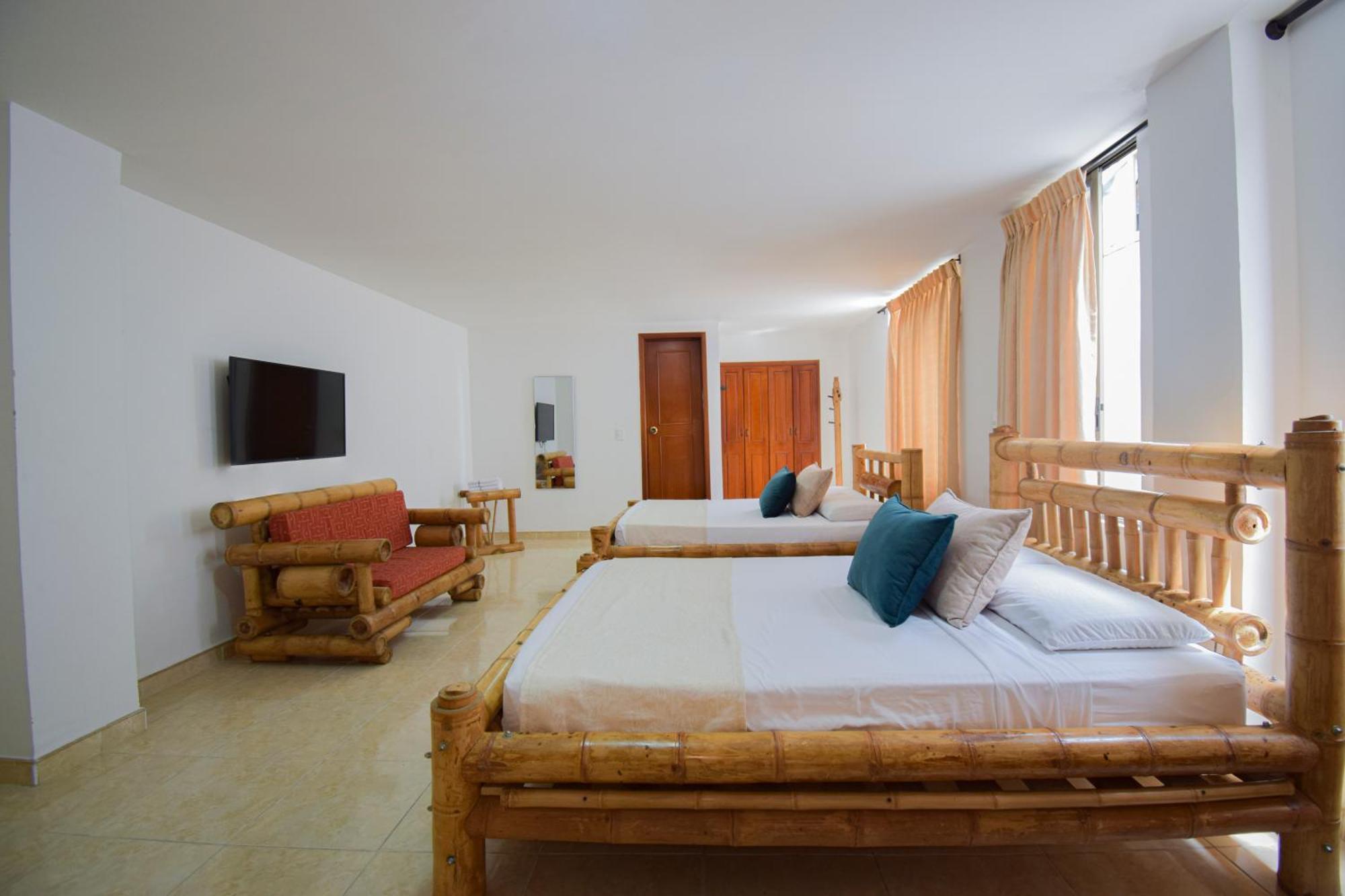 Hotel Toledo Plaza Armenia Kültér fotó