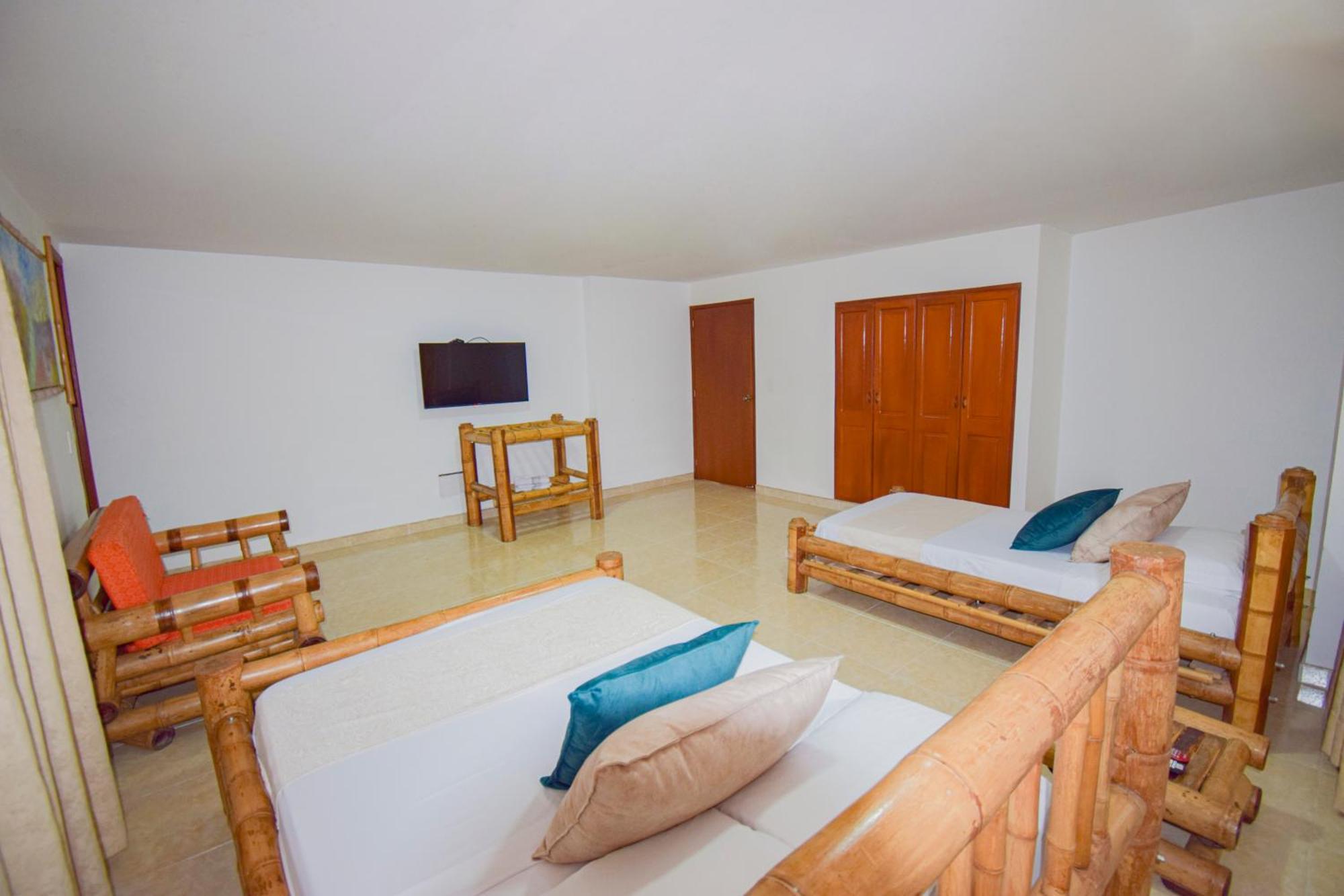 Hotel Toledo Plaza Armenia Kültér fotó