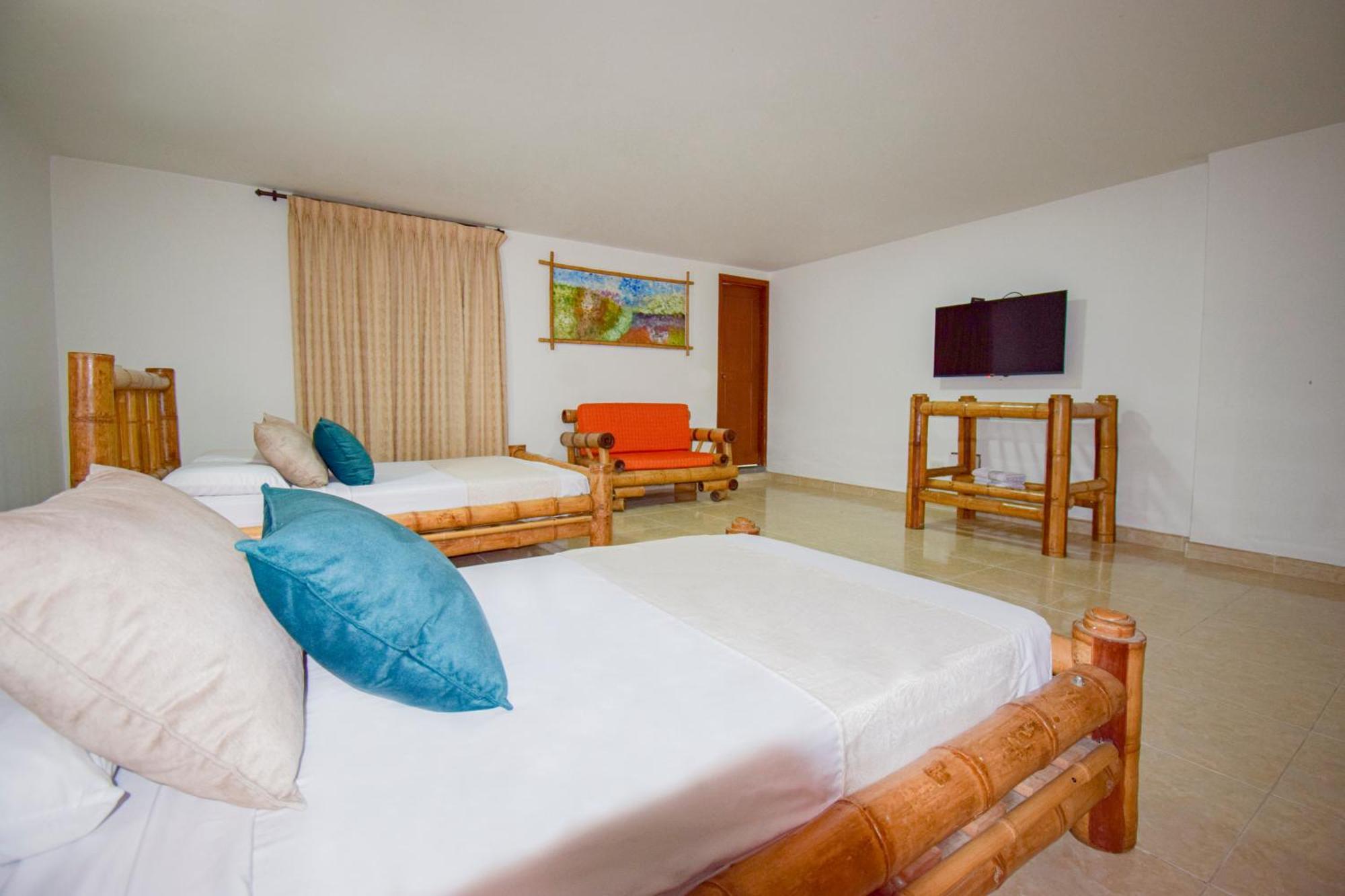Hotel Toledo Plaza Armenia Kültér fotó
