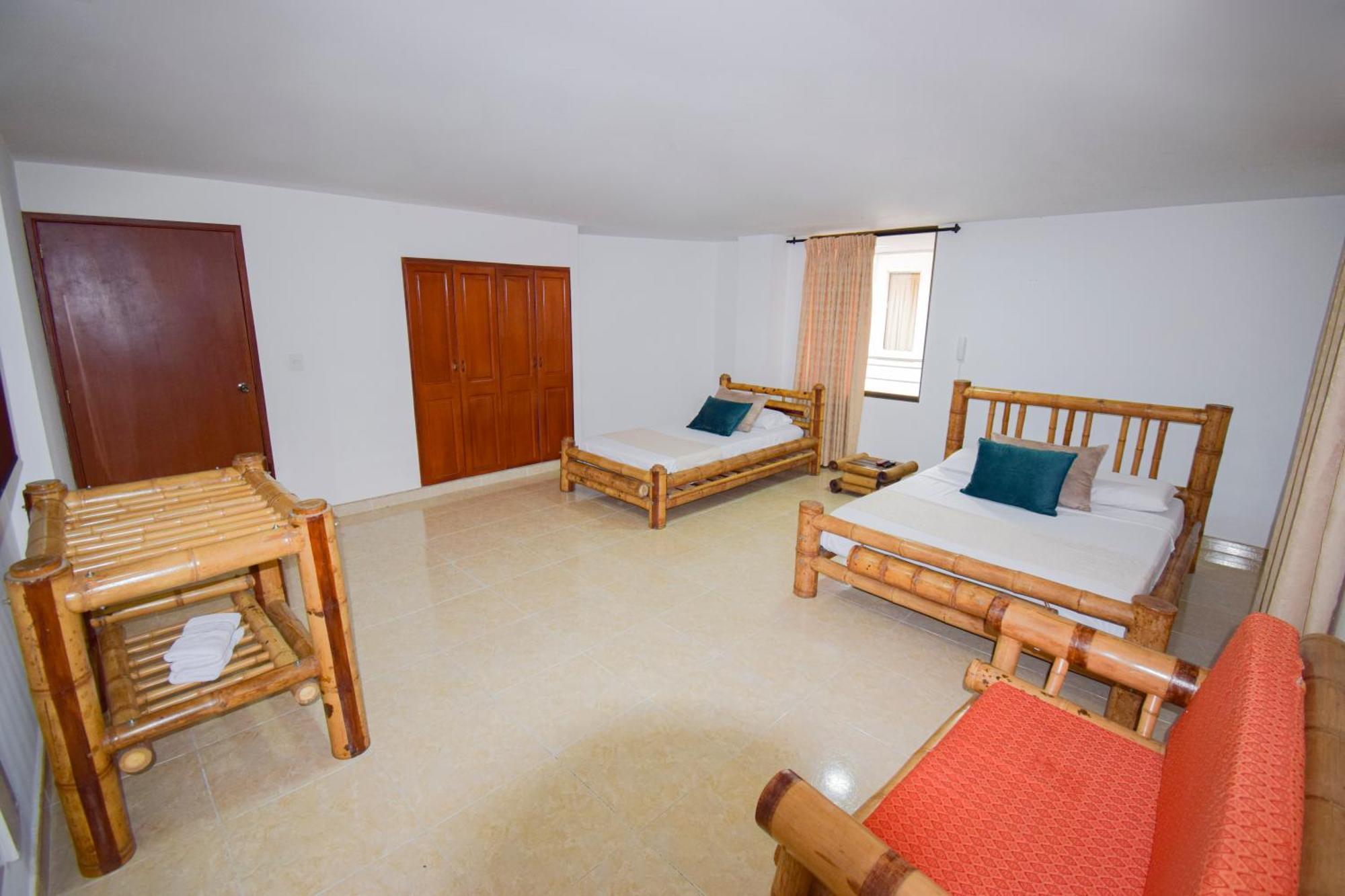 Hotel Toledo Plaza Armenia Kültér fotó