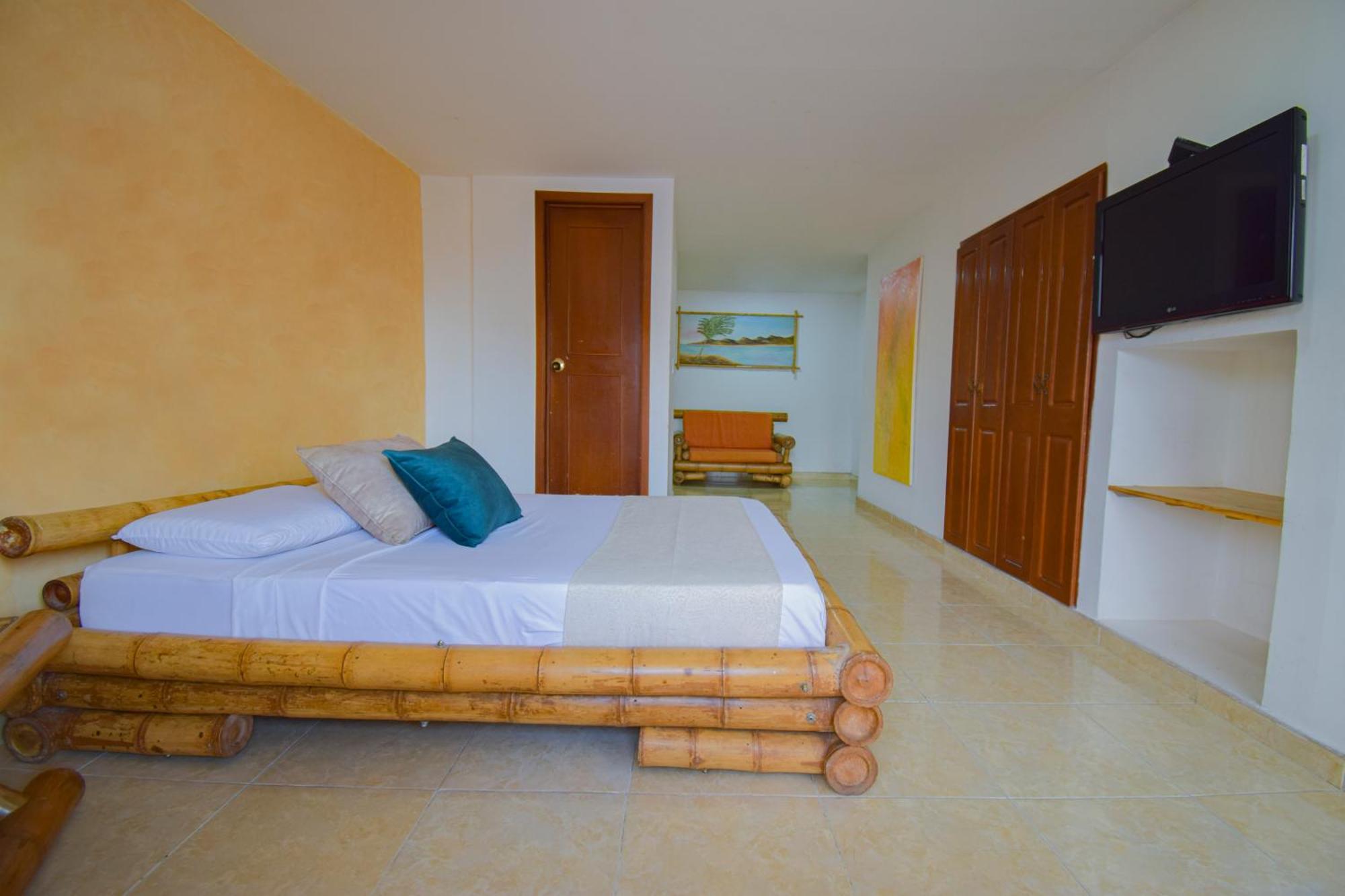 Hotel Toledo Plaza Armenia Kültér fotó