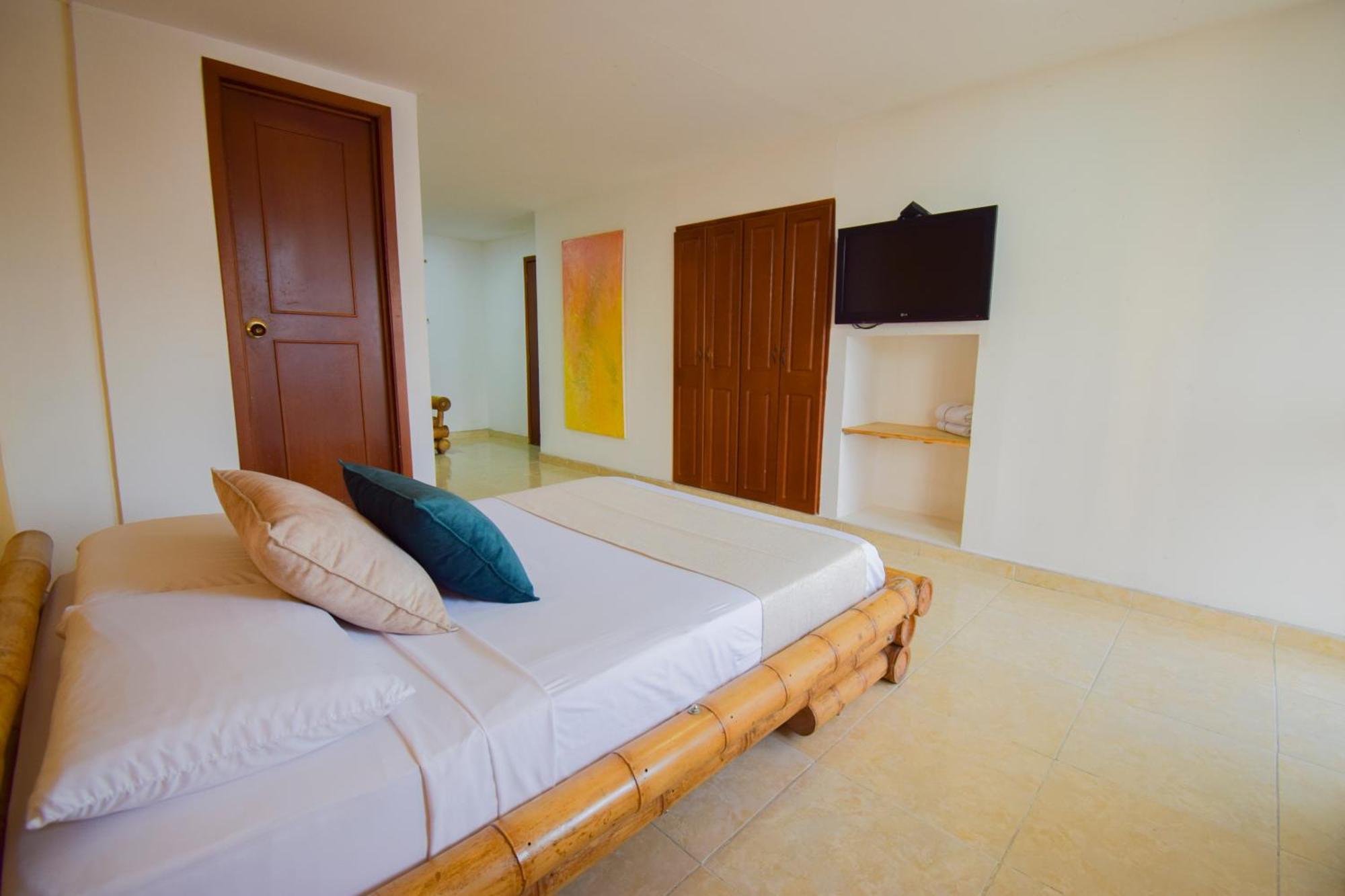 Hotel Toledo Plaza Armenia Kültér fotó