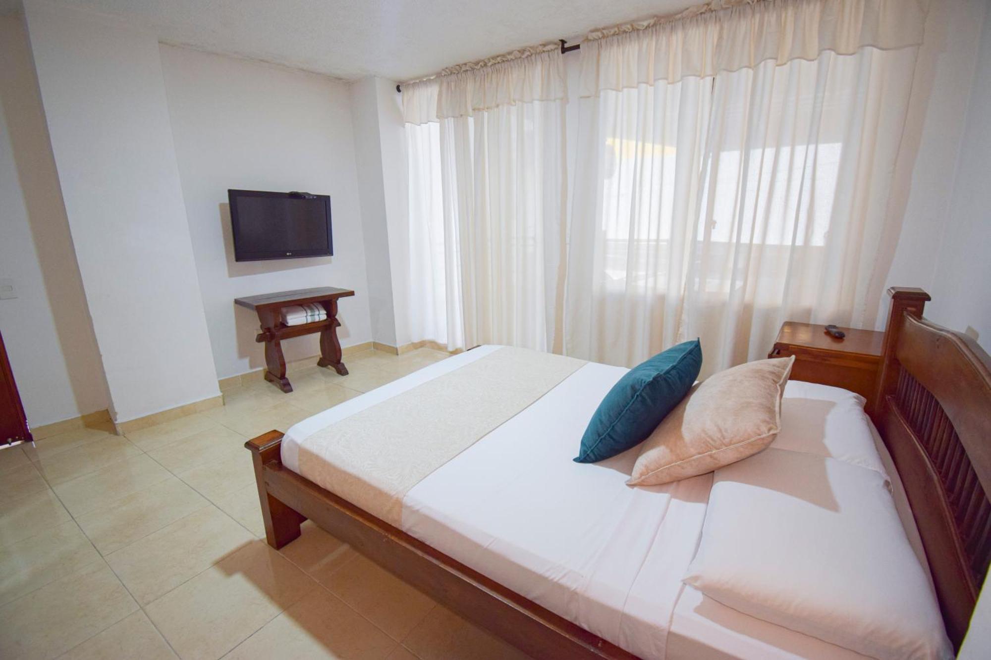 Hotel Toledo Plaza Armenia Kültér fotó